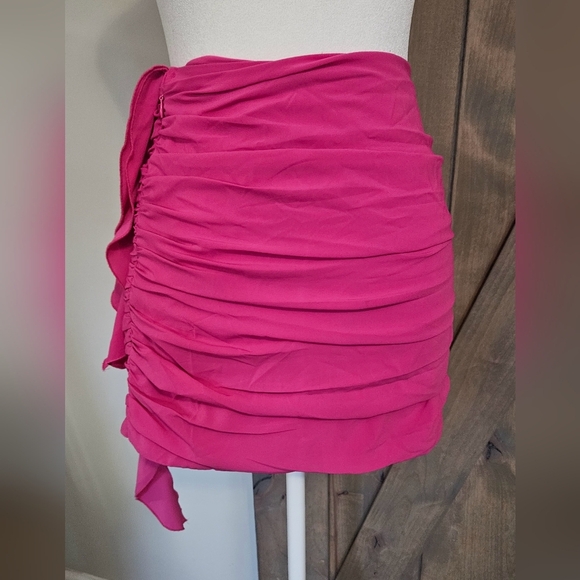 ABERCROMBIE & FITCH ruffle draped skort And Top in raspberry rose. Size XXS - Picture 6 of 15